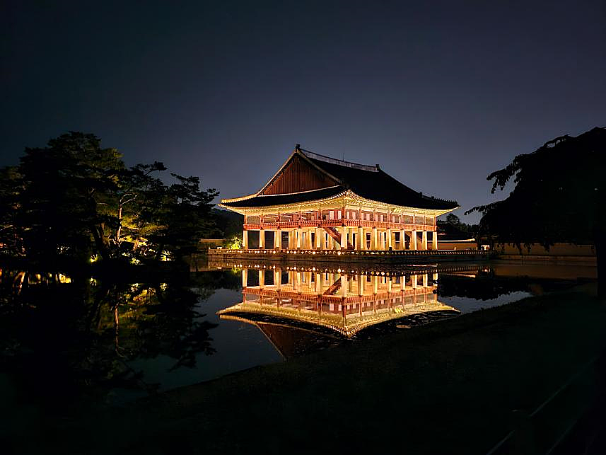 The Royal Palaces and Tombs Center of the korea Heritage Service on Sept. 2 announced the schedule of the Gyeongbokgung Palace Night Tour for the second half of the year (Sept. 11 to Oct. 27). Shown is a night view of the palace. (Korea Heritage Service)