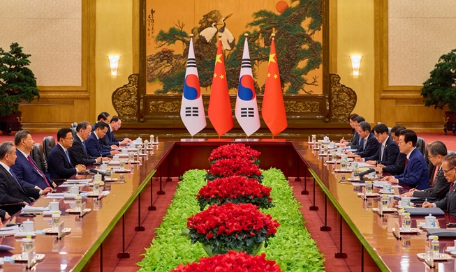 President touts 'irreversibly solidified' ties to top Chinese officials