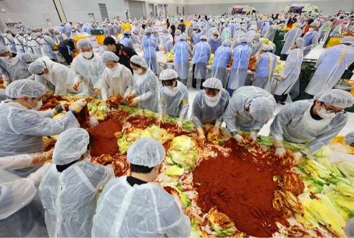 Massive kimchi sharing event in Busan