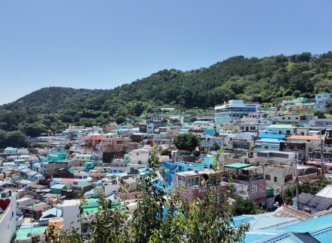 Busan's refugee villages: from wartime shelter to living heritage