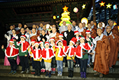 X-mas tree shines for all religions at Jogyesa Temple