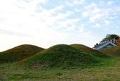 Ancient tombs embody history of Apdokguk