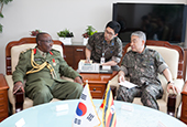 Korea, Uganda discuss military cooperation 