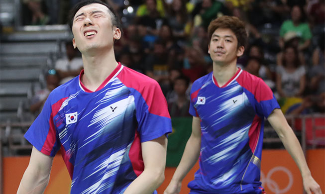 Top-ranked men's badminton duo shocked in quarters