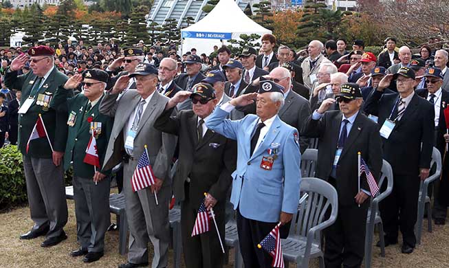 A moment of silence in Busan honors Korean War veterans