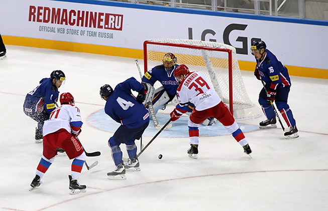 Russian ice hockey team tests Olympic rink