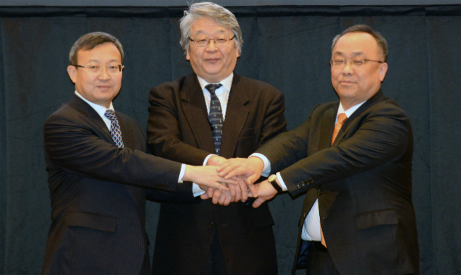 Korea, China, Japan accelerate FTA negotiations