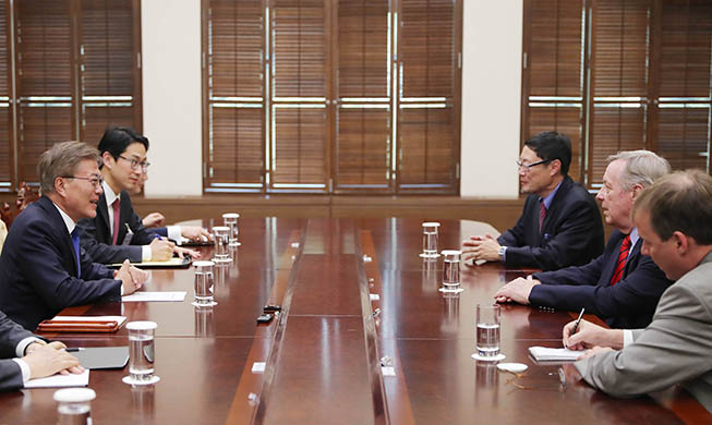 President meets with U.S. Senator 