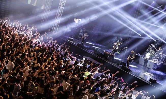 Rock brings Korea, Japan together