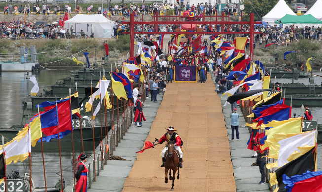 King Jeongjo’s parade turns back clock 222 years