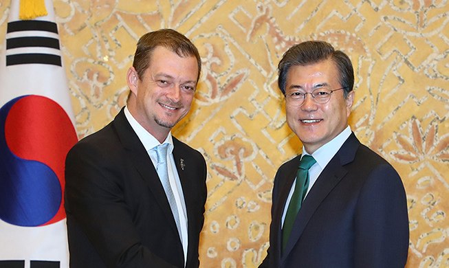 President Moon meets Intl. Paralympic Committee head