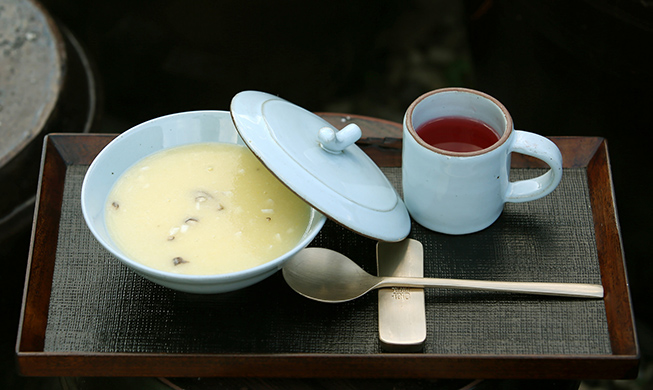 [Korean recipes for PyeongChang 2018] Mushroom and Corn Porridge