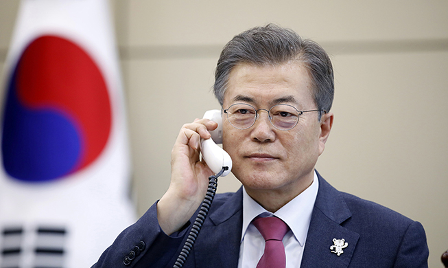 President Moon holds phone call with Uzbekistani leader