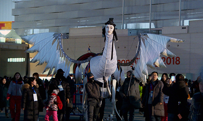 Human-faced bird, drones draw people to Olympic Plaza