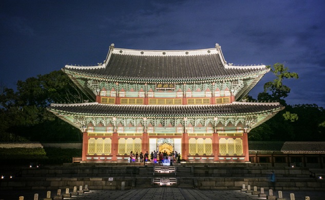 Spring flowers or moonlight? Enjoy Seoul's Joseon palaces