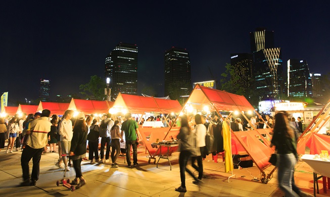 'Goblin' Night Markets brighten Seoul nights