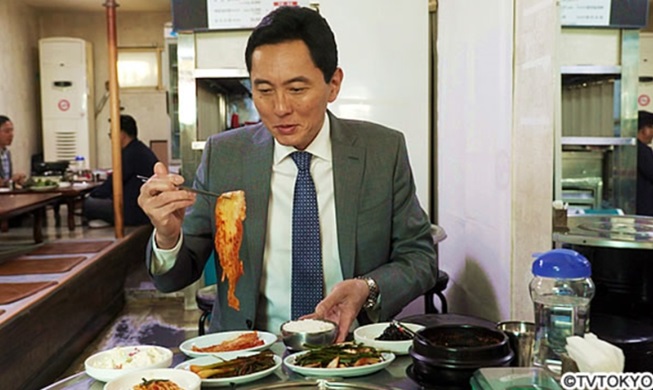 'Solitary Gourmet' samples Korean food