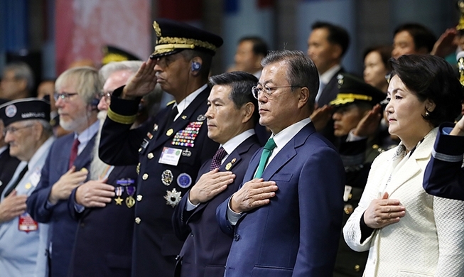 President Moon calls soldiers protagonists of peace on Armed Forces Day