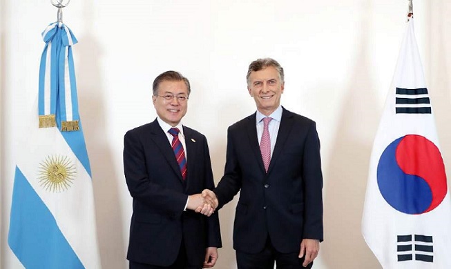 President Moon meets Argentine President