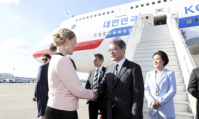 President Moon arrives in Finland to start 3-nation N. European tour