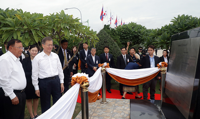 President Moon announces 'Korea-Mekong Vision' during state visit to Laos