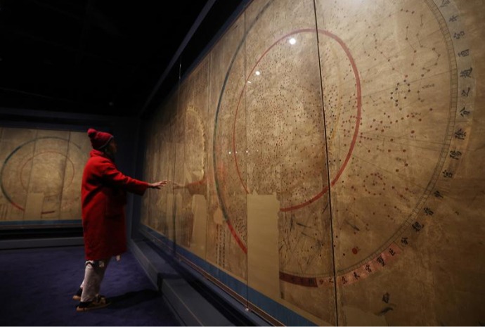 Celestial maps of eastern, western constellations in one place