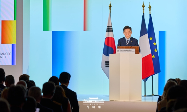 President Lee pledges EUR 500M investment in film, video sectors