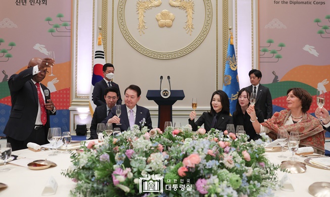 🎧 President Yoon hosts New Year's luncheon for Diplomatic Corps in Korea