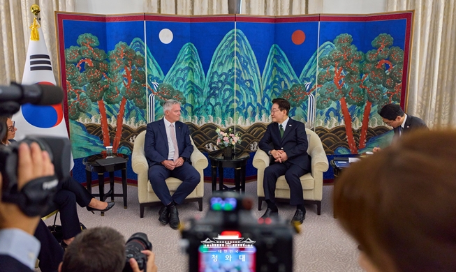 President Lee flies home after productive state visit to France
