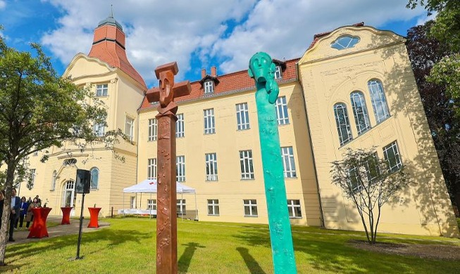 Monument to German medical team in Korean War unveiled