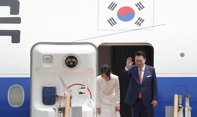 President Yoon leaves for Lithuania, Poland visits