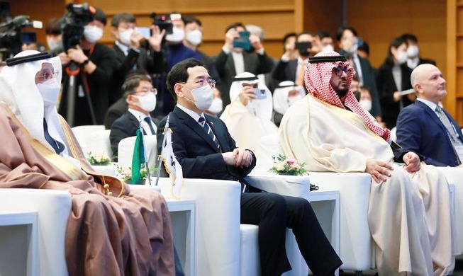 Korea signs 26 MOUs with Saudi Arabia worth tens of trillions of KRW