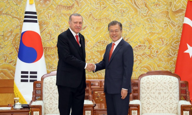 President Moon, Turkey agree on closer economic cooperation