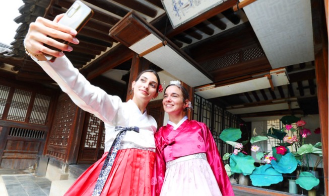 Spring travel campaign offers tourism deals outside of Seoul