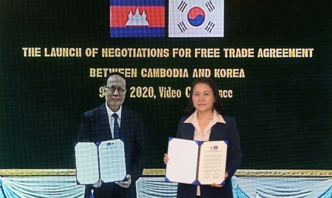 Trade minister launches free trade talks with Cambodia