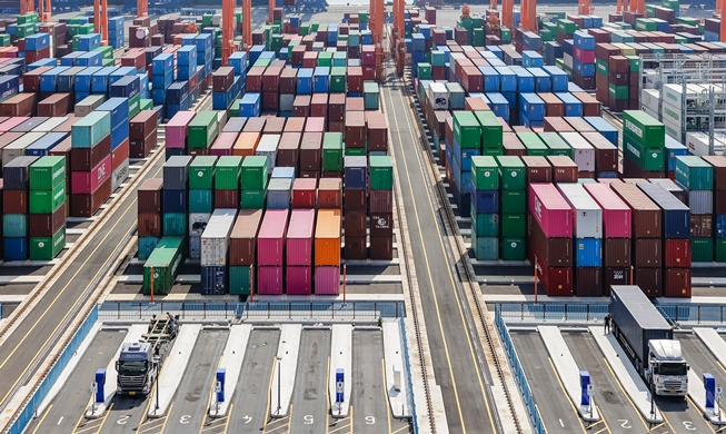 Chip exports fuel July current account surplus to record USD 42B