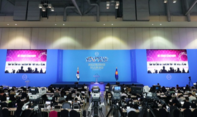 Foreign media descend on Busan for ASEAN-Korea summit