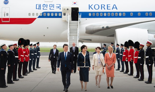 President Moon arrives in UK ahead of G7 summit