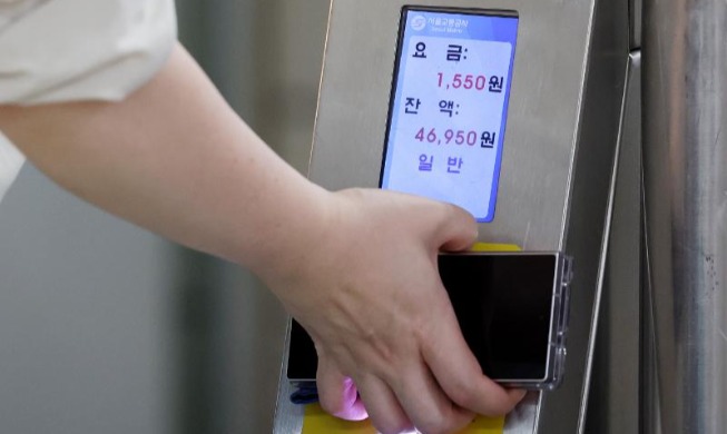 273 subway stations in Seoul accept int'l cards to pay fares