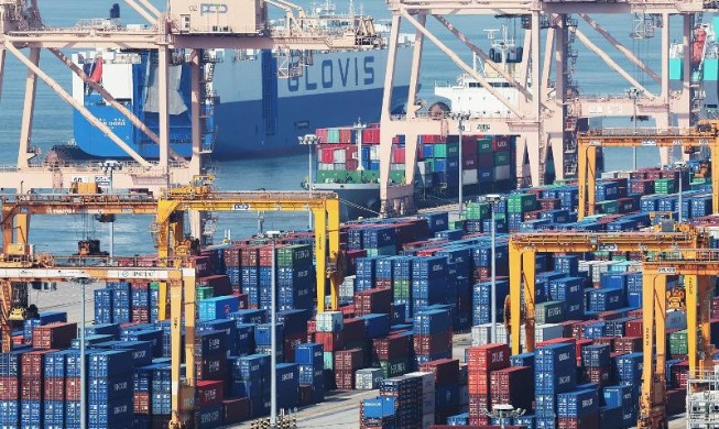 Chip boom helps exports set all-time January mark of USD 65B