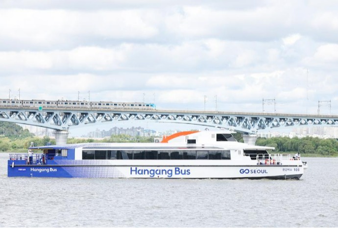 Tourism via transportation: Hangang Bus service launched