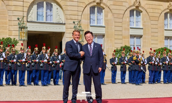 16 documents signed with France span cooperation in defense, AI
