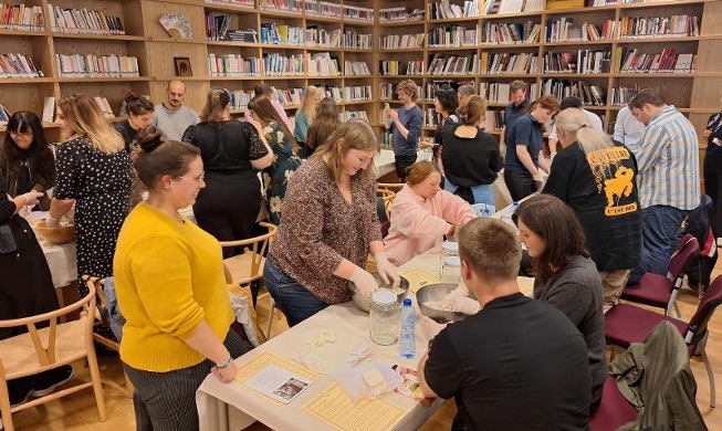 KCC in Belgium hosts interactive event on milky rice wine