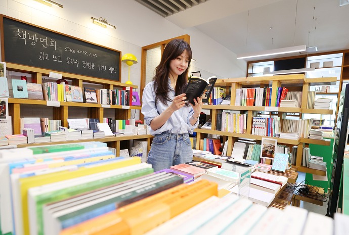 Pleasure of reading at indie bookstore