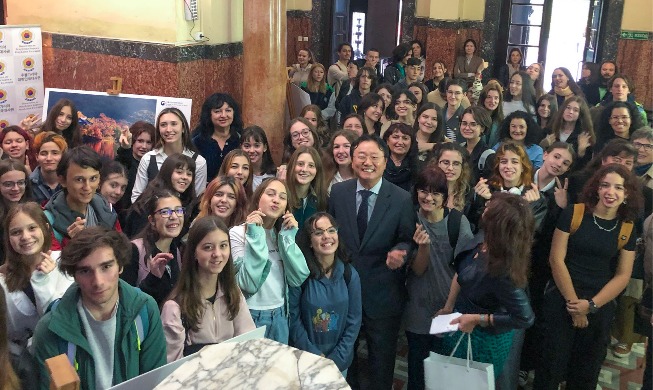 Municipal library in Sofia, Bulgaria, hosts photo exhibition on Korea