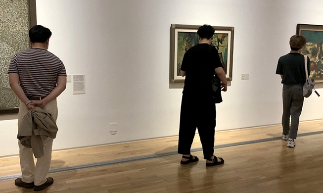 Experiencing new normal at reopened Seoul art museum