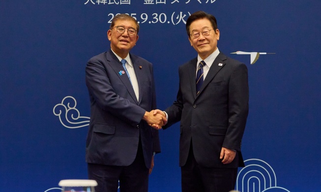 President Lee, Japan talk responses to denuclearization, trade unrest