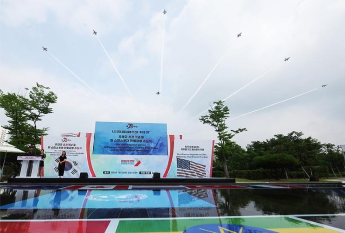 Air Force's aerobatic team performs at memorial service