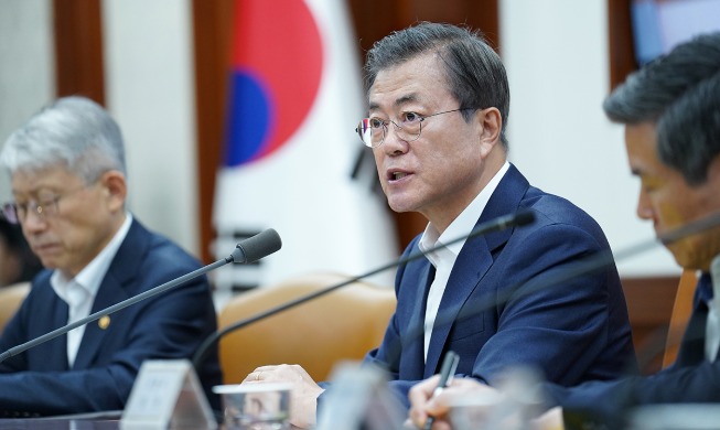 President Moon urges collective gov't efforts to boost economy and people's livelihood