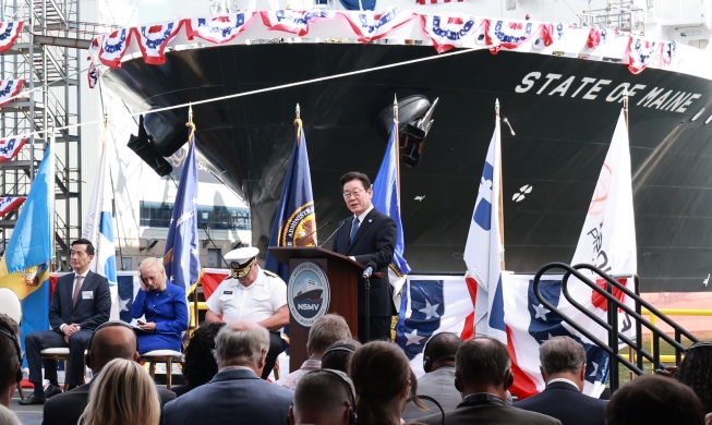 President Lee visits Philadelphia shipyard, reaffirms ties in sector